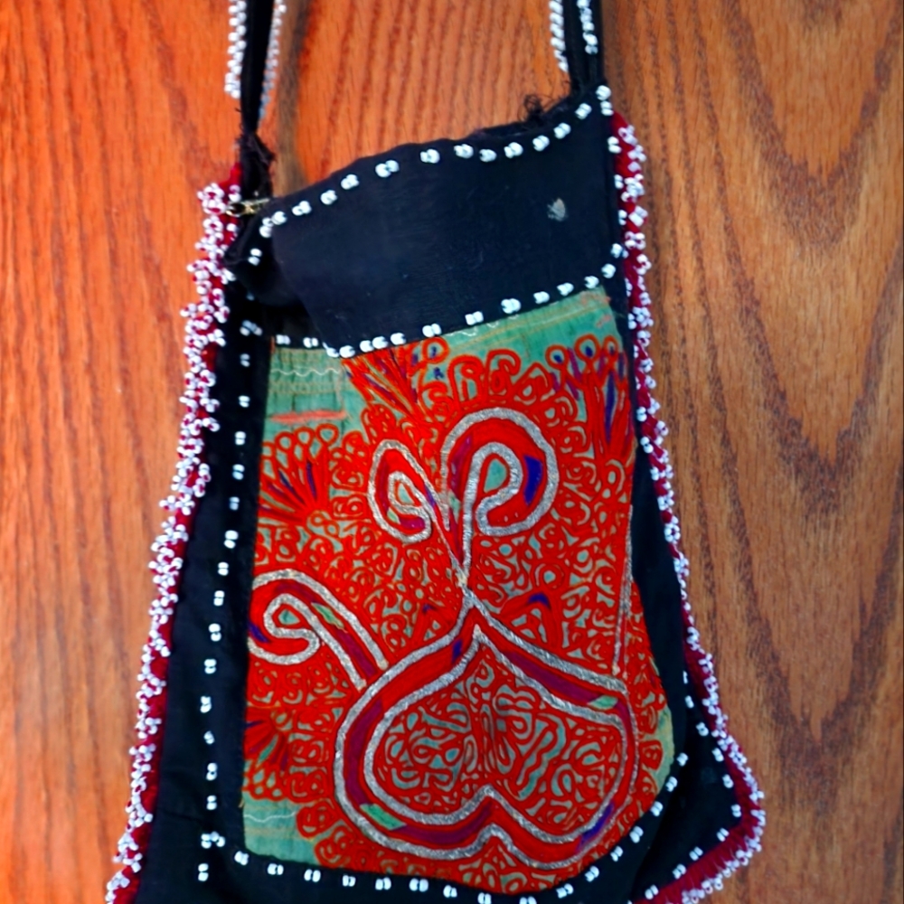Sling purse